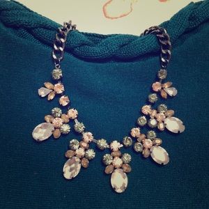 The limited statement chunky necklace ( like new)